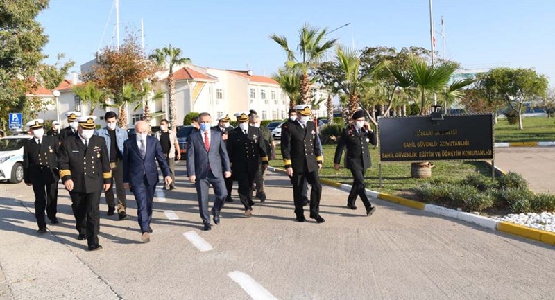 Vali Yazıcı Ve İçişleri Bkn. Yard. Erdil Sahil Güvenlik Komutanlığı İnceleme 02