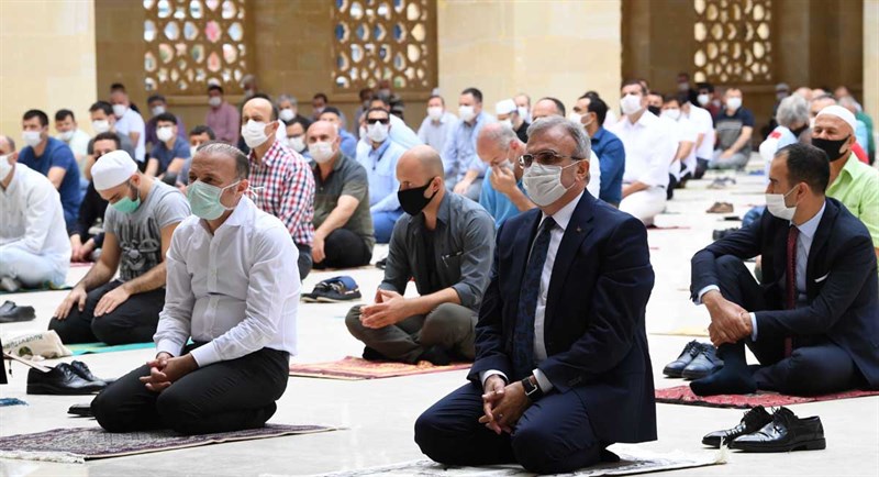 15 Bin Kişilik Camide 750 Kişilik İlk Cuma Namazı 02