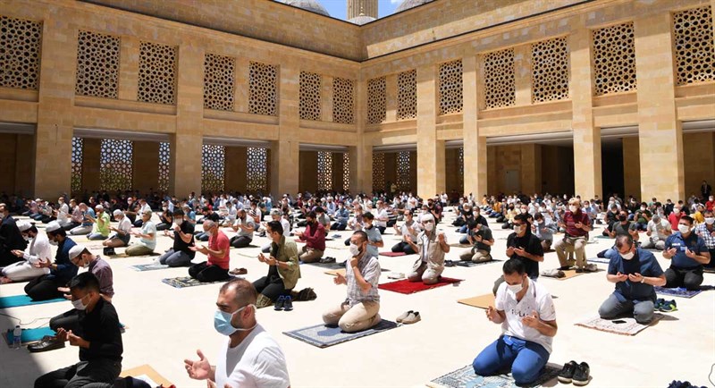 15 Bin Kişilik Camide 750 Kişilik İlk Cuma Namazı 04