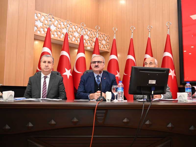 Vali Karaloğlu’dan Kurumlara Karne Değerlendirmesi ana
