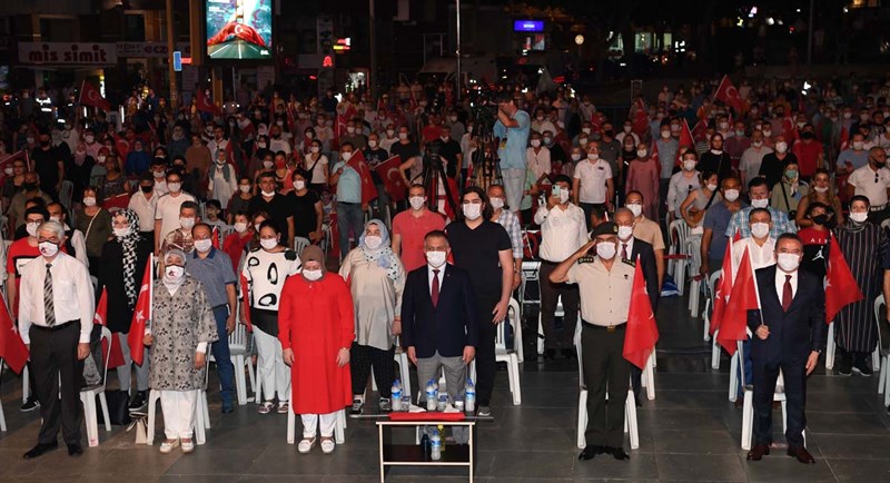 Antalyalılar 15 Temmuz Ruhuyla Al Bayraklara Sarıldı 04