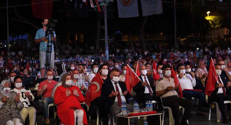 Antalyalılar 15 Temmuz Ruhuyla Al Bayraklara Sarıldı 05