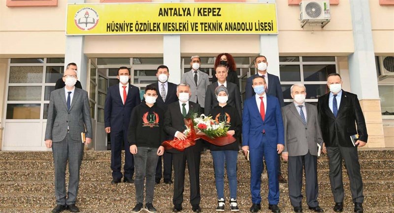 01_üreten_bir_toplum_olma_yolunda_meslek_liseleri_olmazsa_olmazımız
