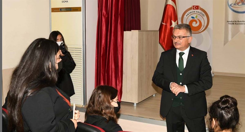 07_üreten_bir_toplum_olma_yolunda_meslek_liseleri_olmazsa_olmazımız