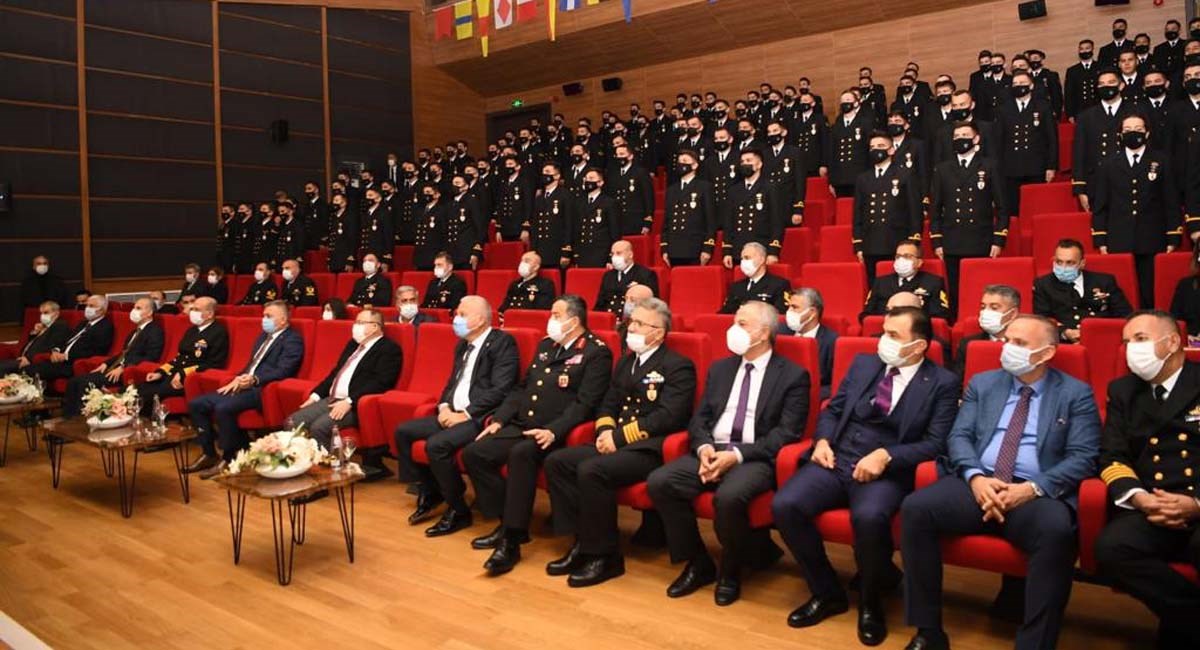 Vali Yazıcı Sahil Güvenlik Okul Komutanlığı Mezuniyet Törenine Katıldı 01