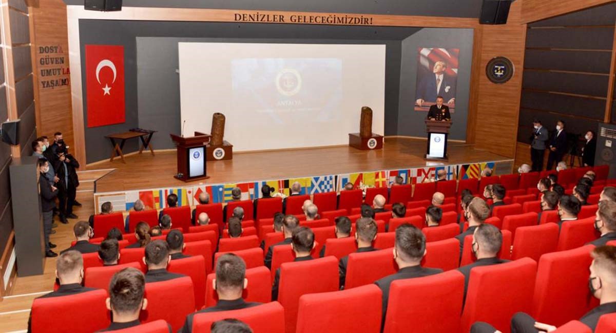 Vali Yazıcı Sahil Güvenlik Okul Komutanlığı Mezuniyet Törenine Katıldı 03