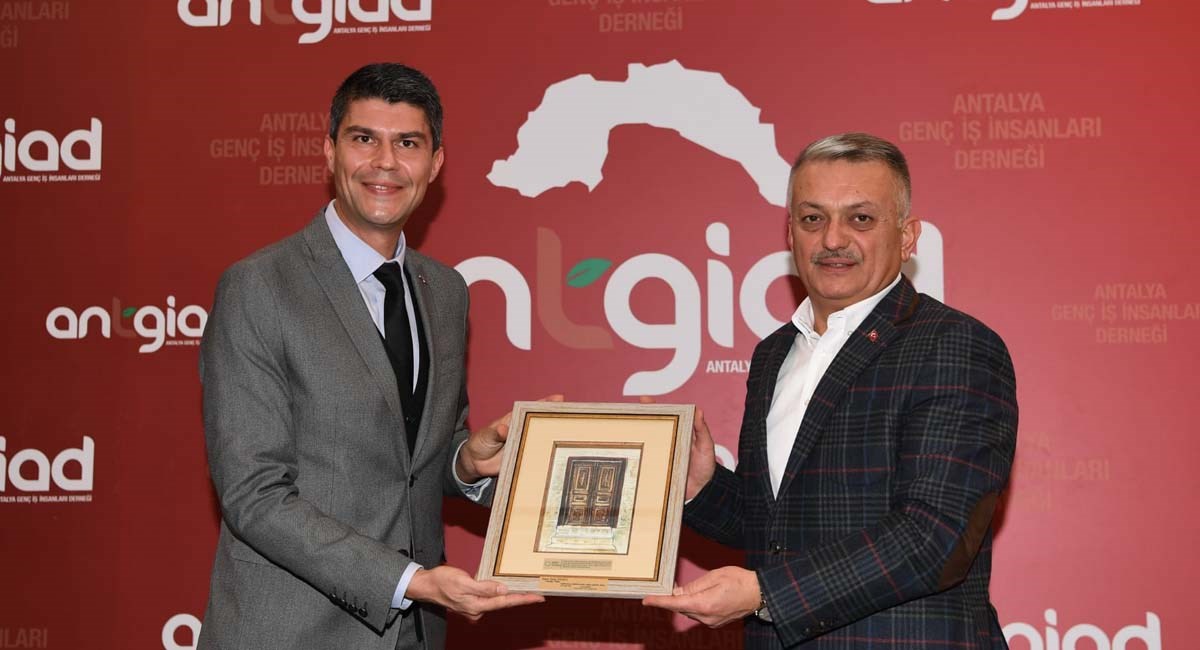 Vali Yazıcı ANTGİAD Üyeleriyle Bir Araya Geldi 05
