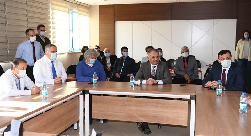 Vali Yazici Pitbull Saldirisinda Yaralanan Asiyenin Ailesini Ziyaret Etti 03