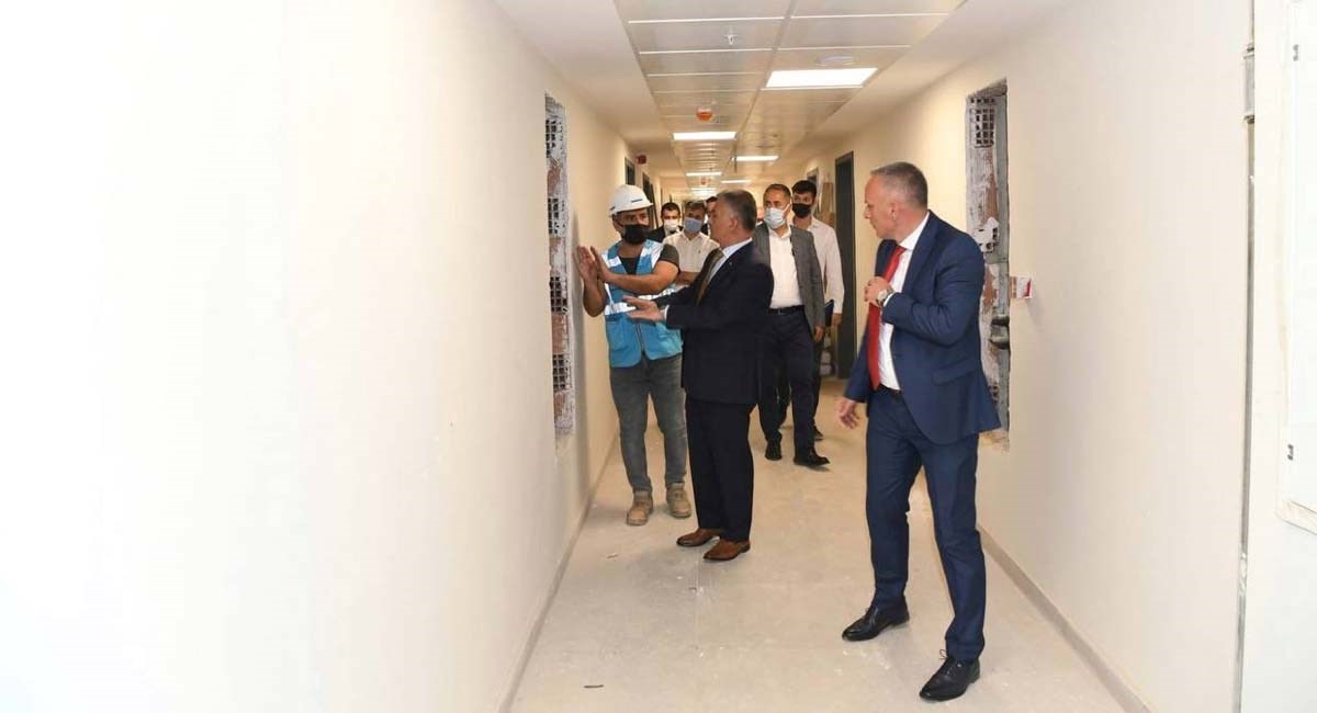 Vali Yazıcı İnşaat Çalışmalarında Sona Gelinen Yurtta İncelemelerde Bulundu 03