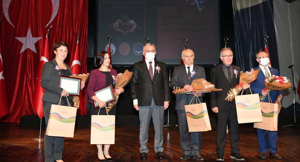 Yaktıkları Meşaleyle Karanlığımızı Aydınlatan Öğretmenlerimizdir 06