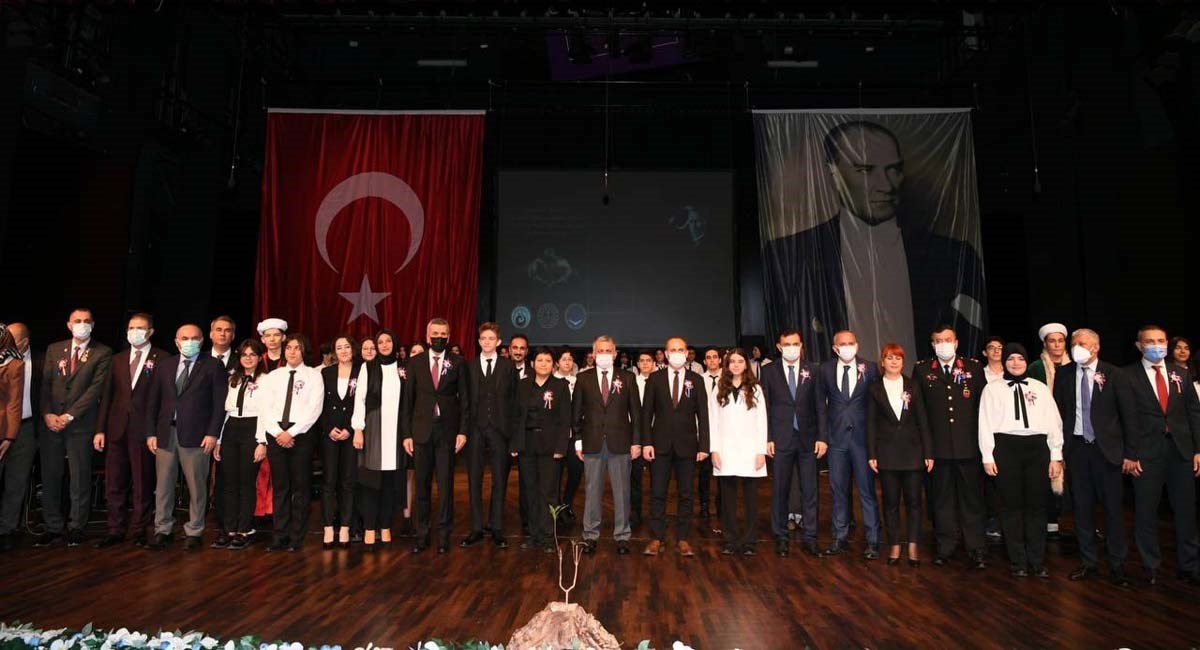 Yaktıkları Meşaleyle Karanlığımızı Aydınlatan Öğretmenlerimizdir 09