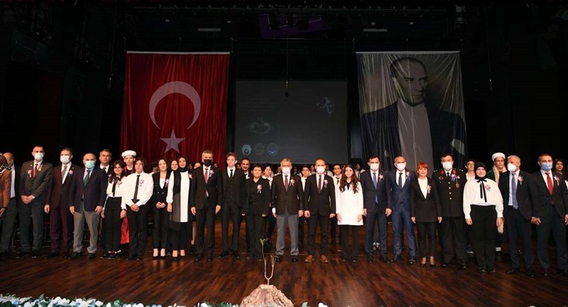 Yaktıkları Meşaleyle Karanlığımızı Aydınlatan Öğretmenlerimizdir 09