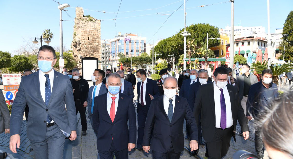 05 vali yazıcı ve emniyet genel müdürü aktaş antalya da koronavirüs denetimi gerçekleştirdi