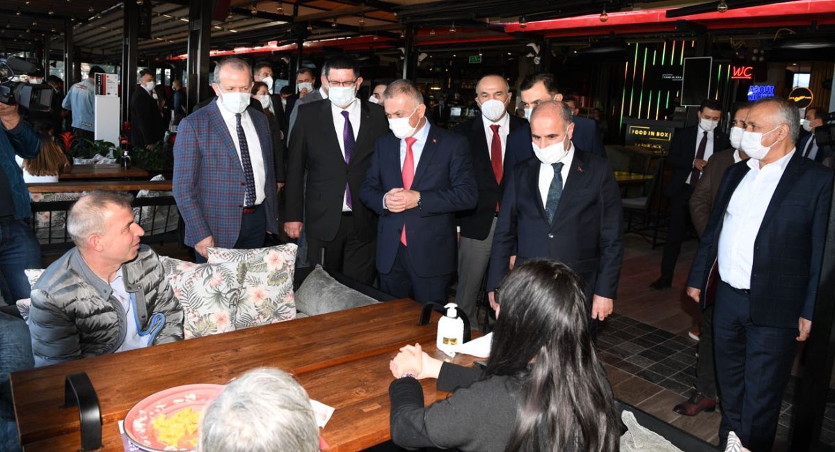 11 vali yazıcı ve emniyet genel müdürü aktaş antalya da koronavirüs denetimi gerçekleştirdi