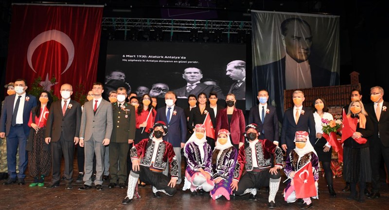 09 vali yazıcı atatürk ün antalya ya gelişinin 91 inci yıldönümü kutlama törenine katıldı