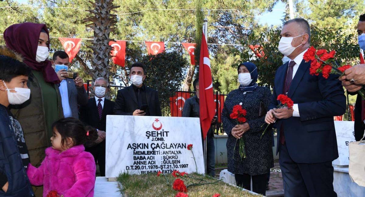 Çanakkale Zaferi ve Şehitlerimiz Törenle Anıldı 08