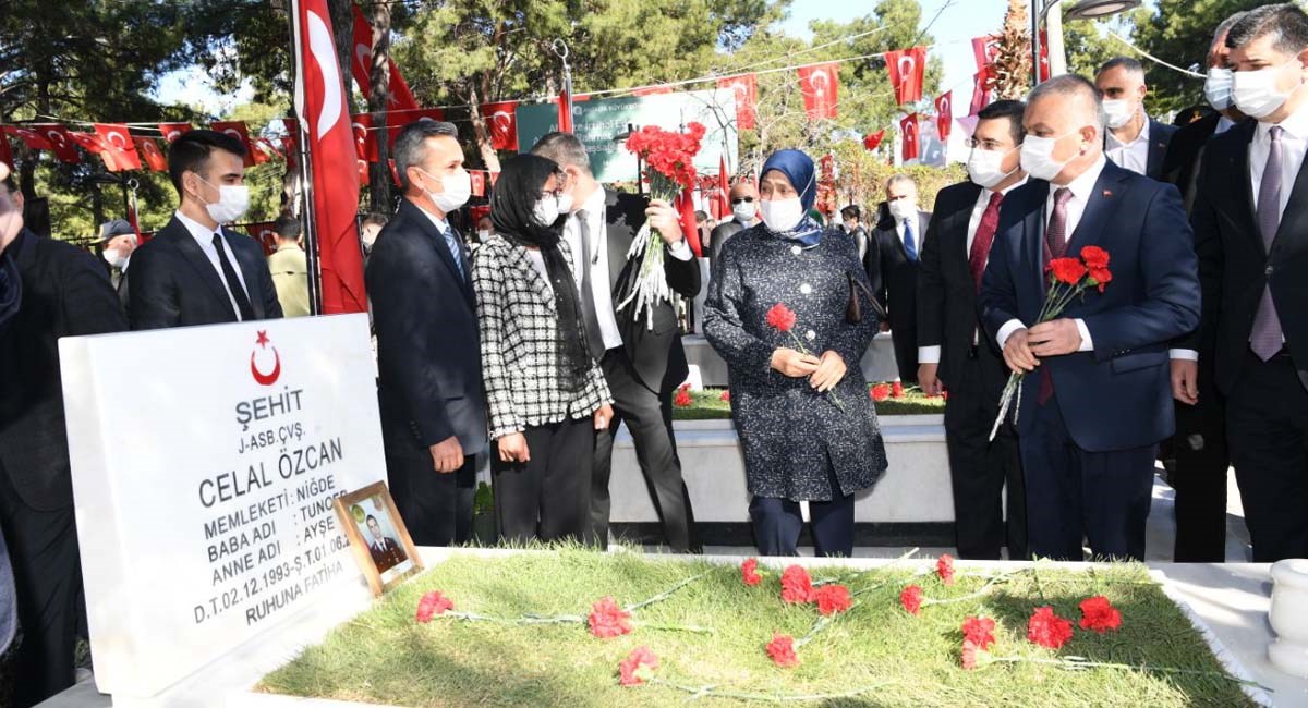 Çanakkale Zaferi ve Şehitlerimiz Törenle Anıldı 09