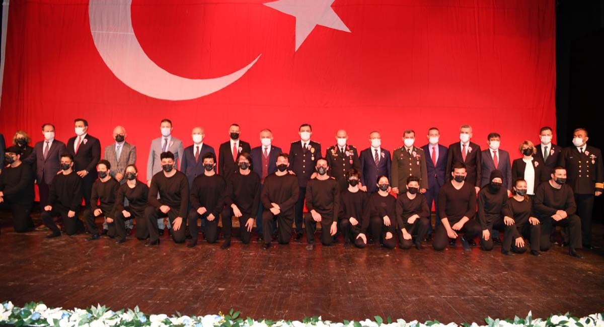 Çanakkale Zaferi ve Şehitlerimiz Törenle Anıldı 13