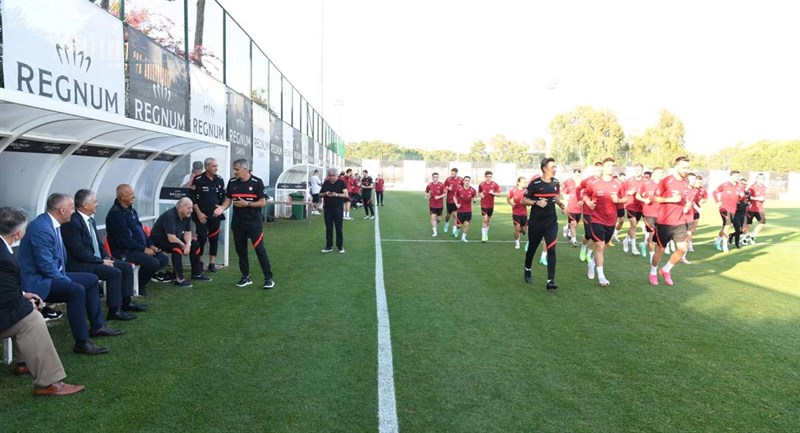 Vali Yazıcı dan A Milli Futbol Takımımıza Ziyaret 01