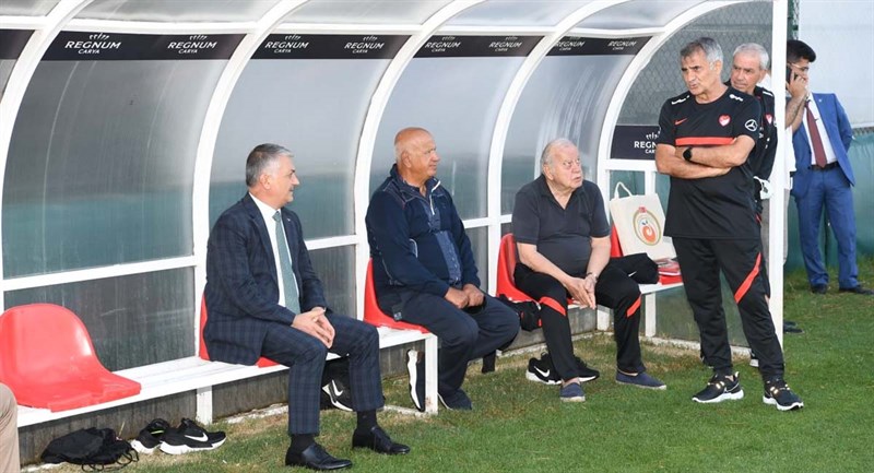 Vali Yazıcı dan A Milli Futbol Takımımıza Ziyaret 02