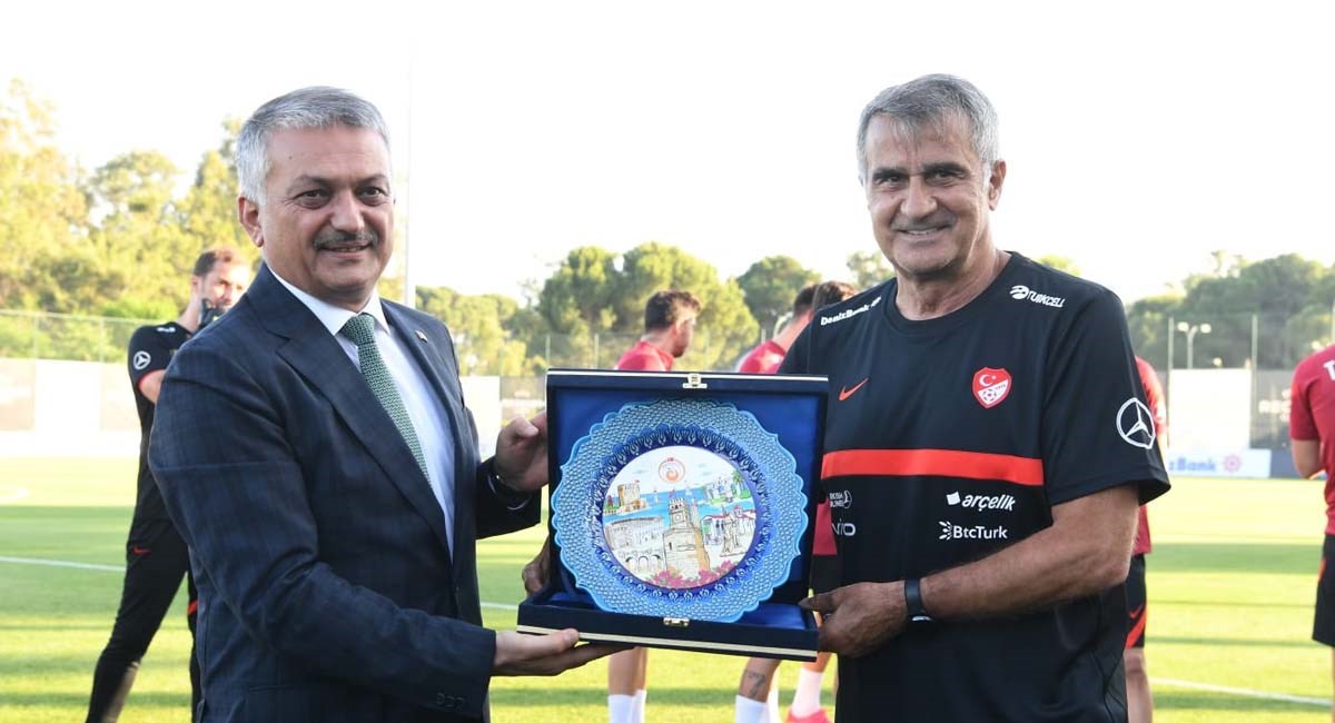 Vali Yazıcı dan A Milli Futbol Takımımıza Ziyaret 04