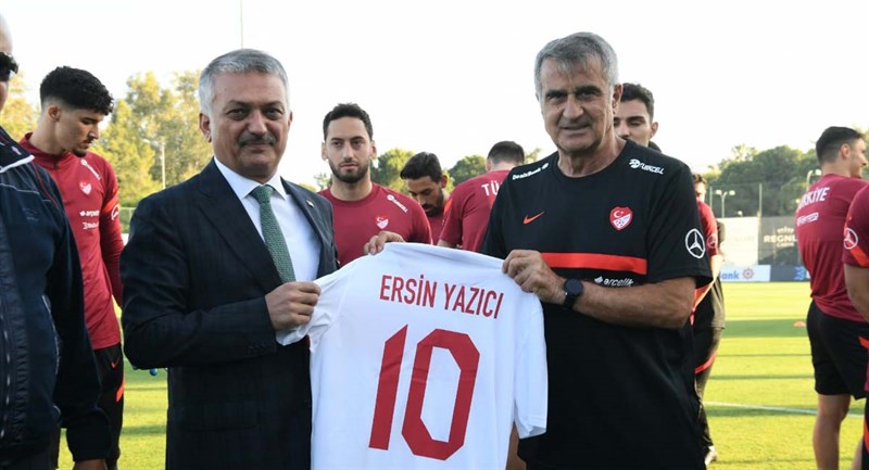 Vali Yazıcı dan A Milli Futbol Takımımıza Ziyaret 05