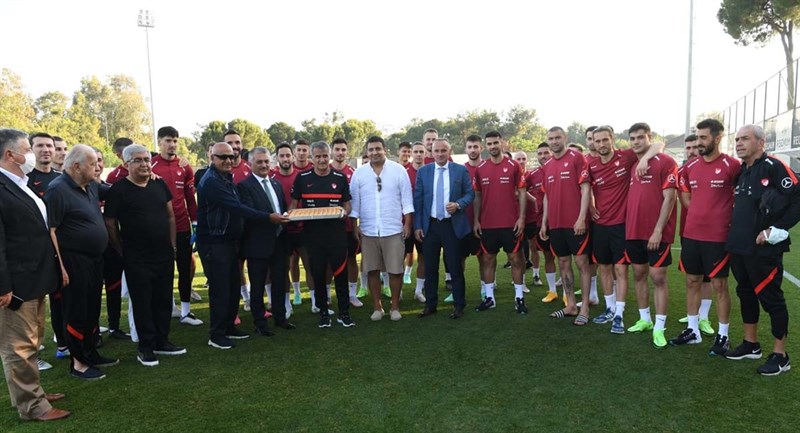 Vali Yazıcı dan A Milli Futbol Takımımıza Ziyaret 06
