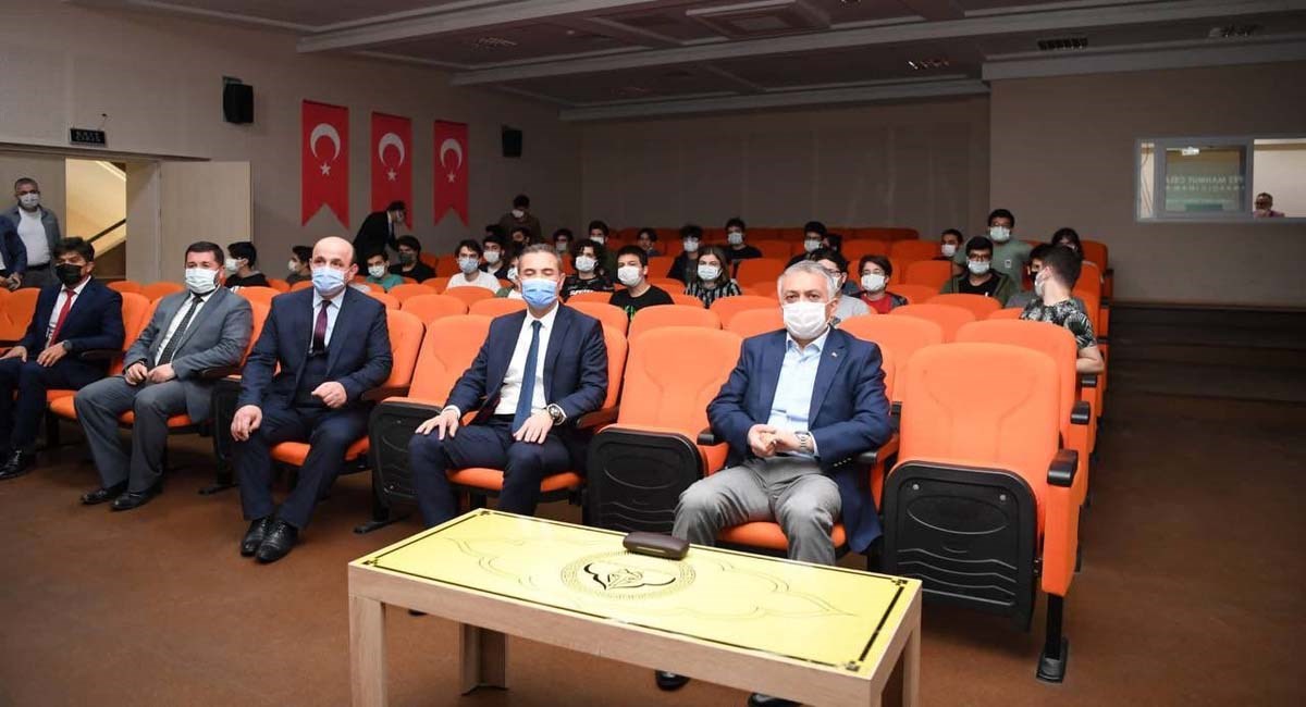 Sevmediğiniz Bir Meslek Seçip Mutsuz Olmayın 01
