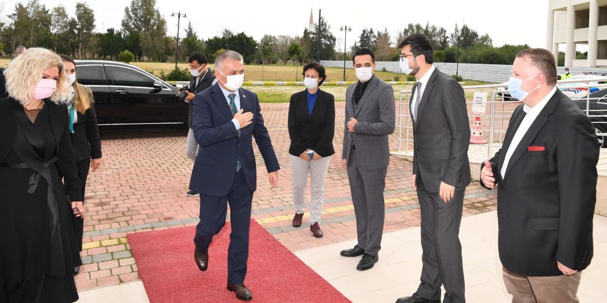 01 Vali Yazıcı Antalya Akev Üniversitesini Ziyaret Etti