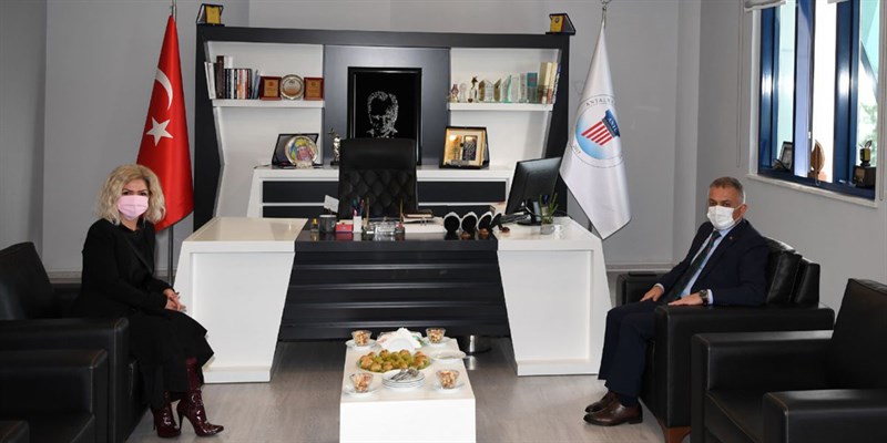 03 Vali Yazıcı Antalya Akev Üniversitesini Ziyaret Etti 03 Vali Yazıcı Antalya Akev Üniversitesini Ziyaret Etti