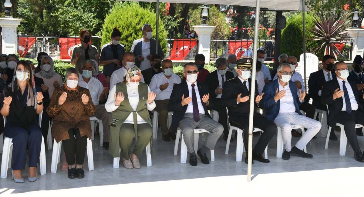15 Temmuz Şehitleri Mezarları Başında Anıldı 01