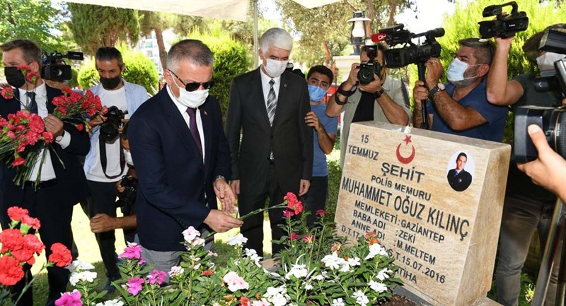 15 Temmuz Şehitleri Mezarları Başında Anıldı 02