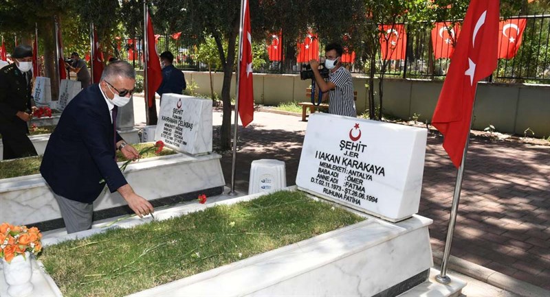 15 Temmuz Şehitleri Mezarları Başında Anıldı 03