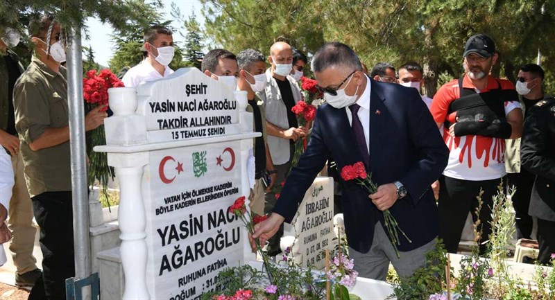 15 Temmuz Şehitleri Mezarları Başında Anıldı 05