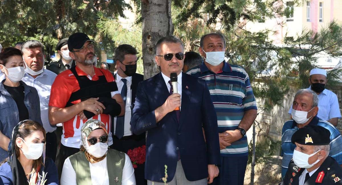 15 Temmuz Şehitleri Mezarları Başında Anıldı 07