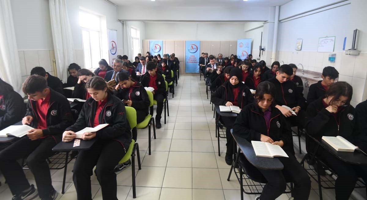 Vali Yazıcı AHENK Projesi Kapsamında 58inci Okulu Ziyaret Etti 04