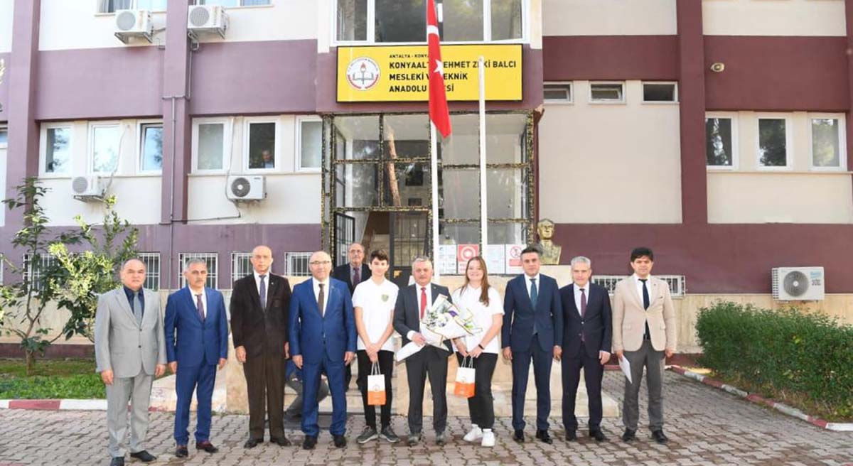 Vali Yazıcı 60 ıncı Okul Ziyaretini Gerçekleştirdi 01