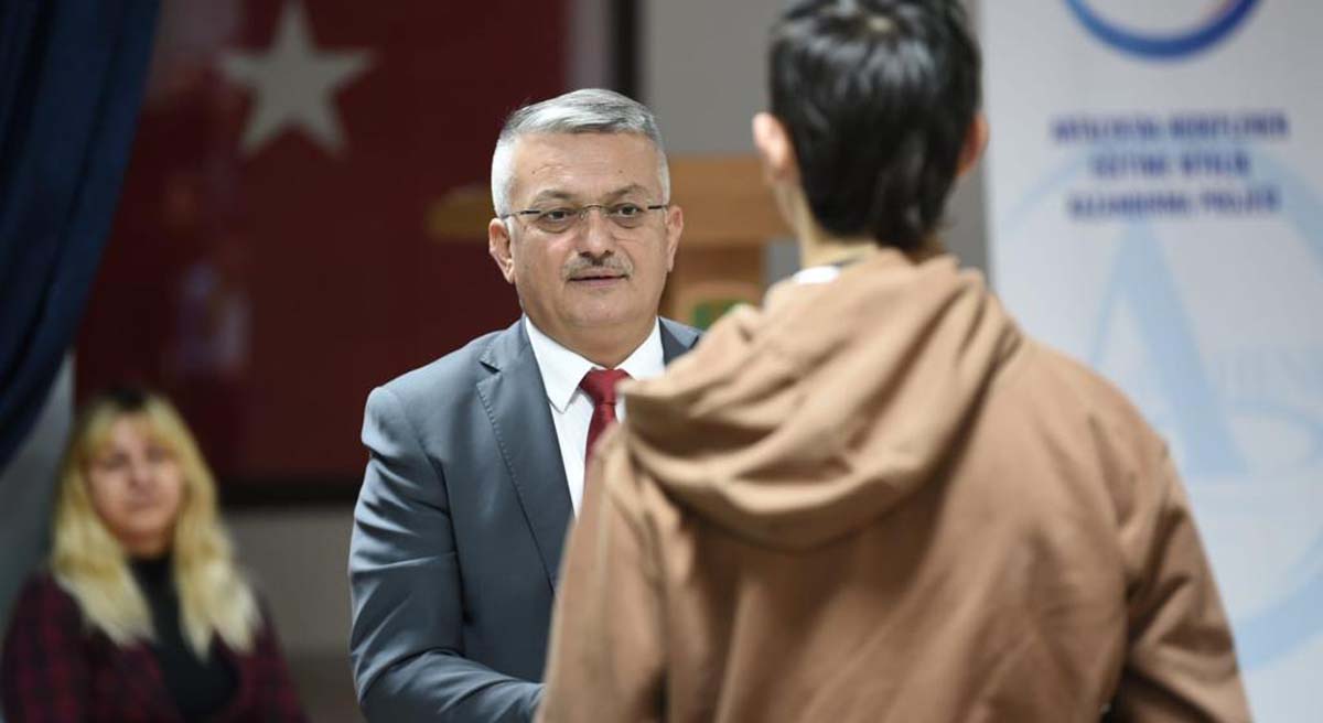 Vali Yazıcı 60 ıncı Okul Ziyaretini Gerçekleştirdi 05