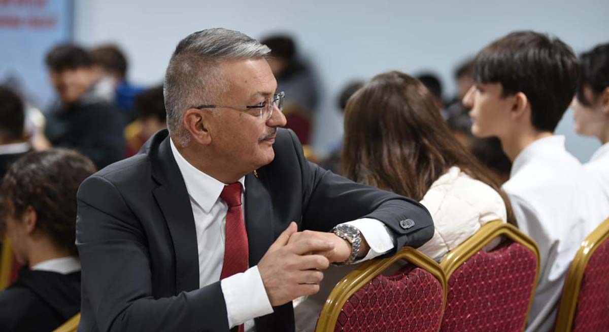 Vali Yazıcı 60 ıncı Okul Ziyaretini Gerçekleştirdi 06