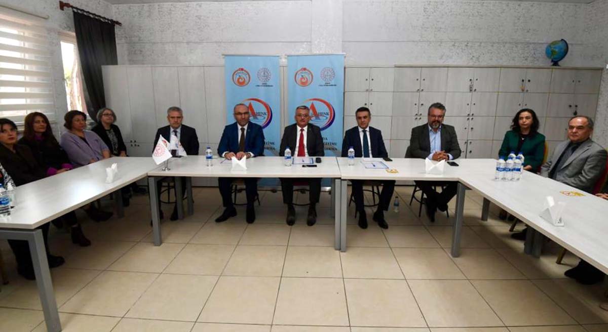 Vali Yazıcı 60 ıncı Okul Ziyaretini Gerçekleştirdi 08