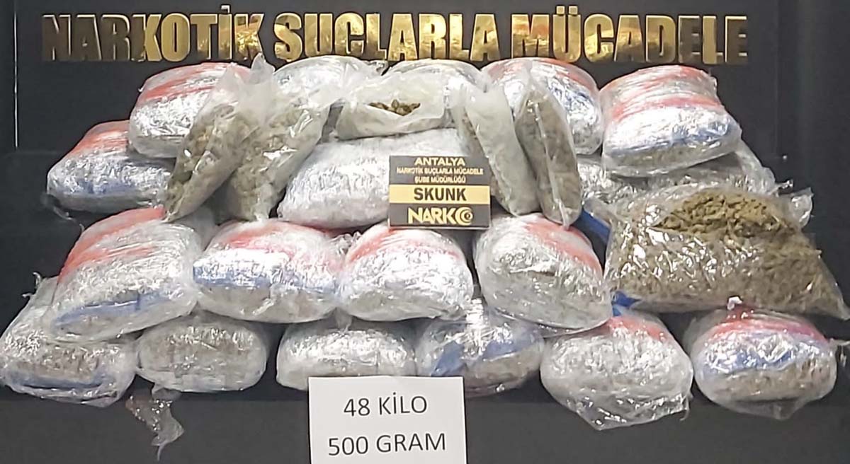 Uyuşturucu Operasyonunda 48 Kilo Skunk Ele Geçirildi 01