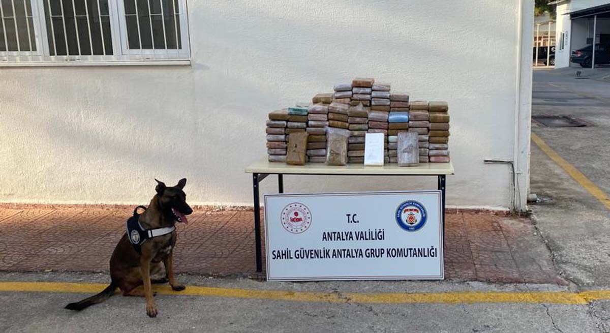 Antalyada Uyuşturucu Tacirlerine Denizde Baskın 01