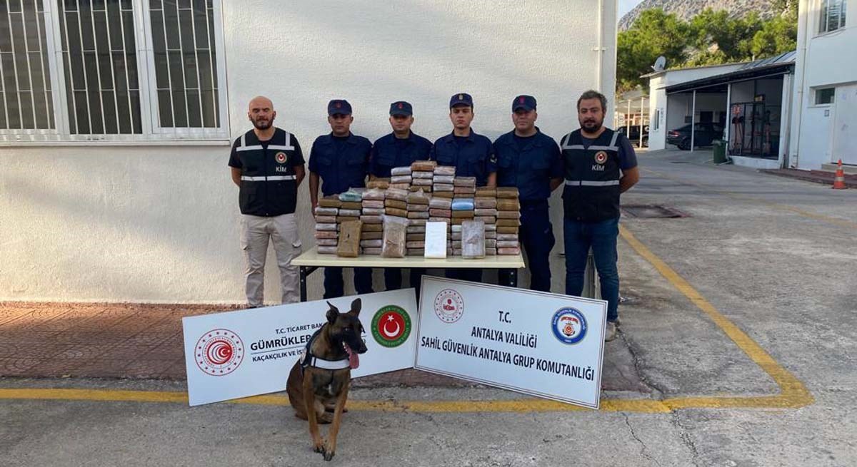 Antalyada Uyuşturucu Tacirlerine Denizde Baskın 02