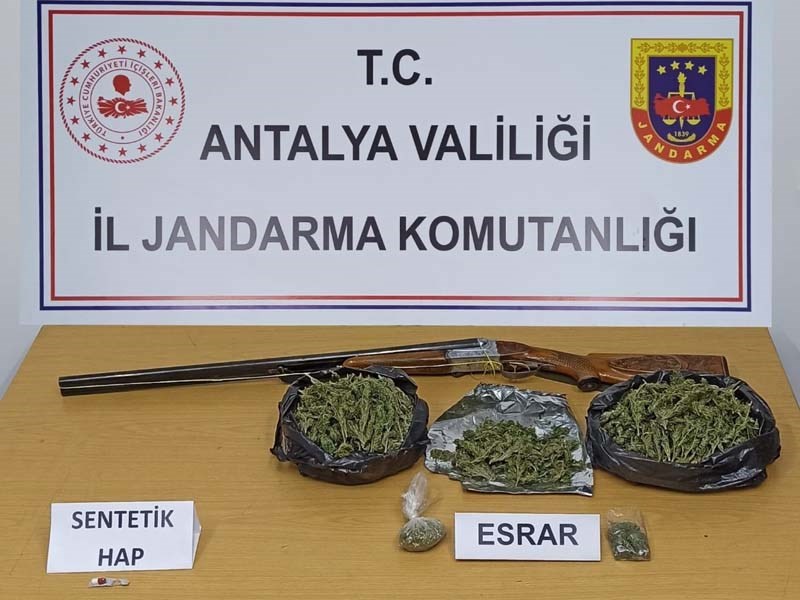 Antalyada Uyuşturucu Satıcılarına Bir Operasyon Daha 01
