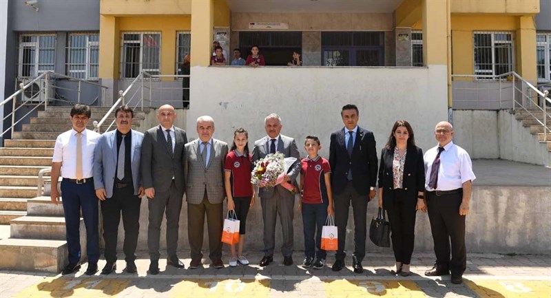 Vali Yazıcı Dünya Süt Gününü Öğrencilerle Kutladı 01