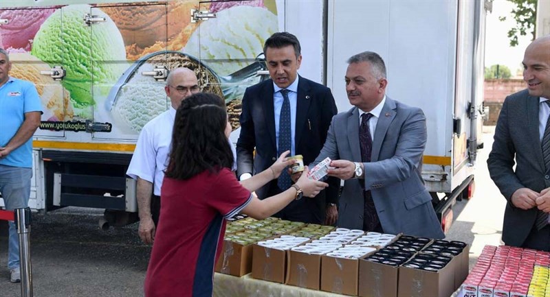 Vali Yazıcı Dünya Süt Gününü Öğrencilerle Kutladı 06