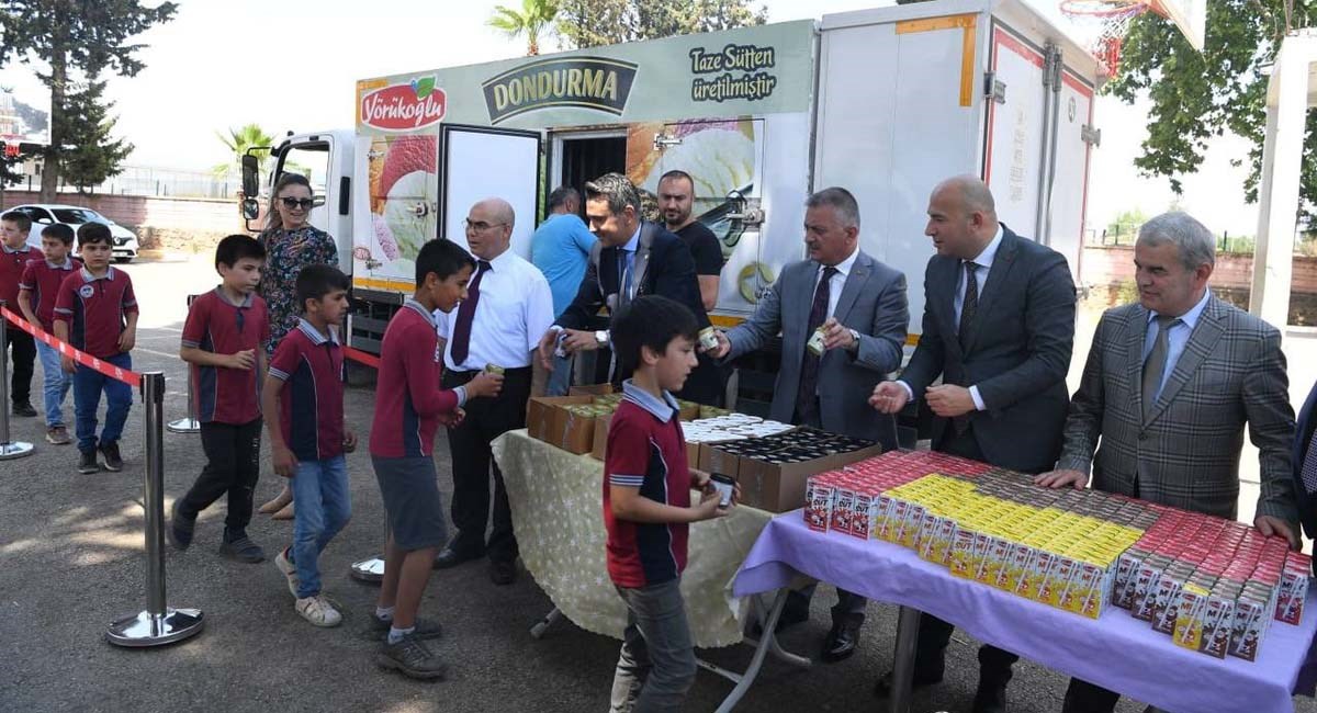 Vali Yazıcı Dünya Süt Gününü Öğrencilerle Kutladı 07