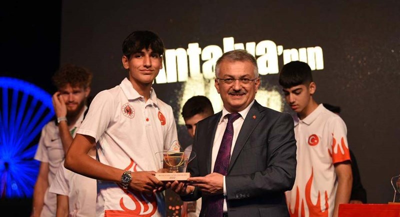 Vali Yazıcı Antalyanın Altın Çocuklarını Tebrik Etti 03