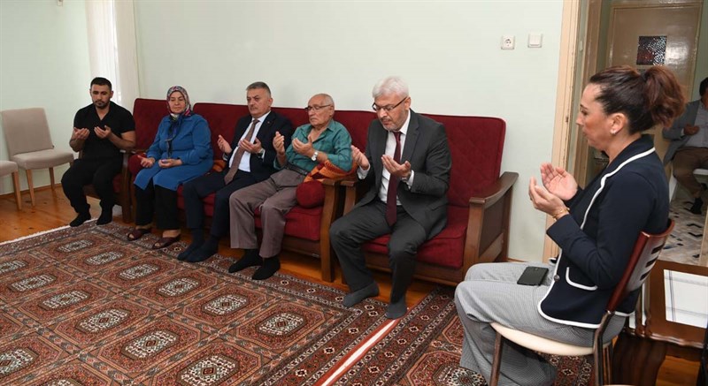 Şehitlerimize Minnet Ve Şükran Borçluyuz 03