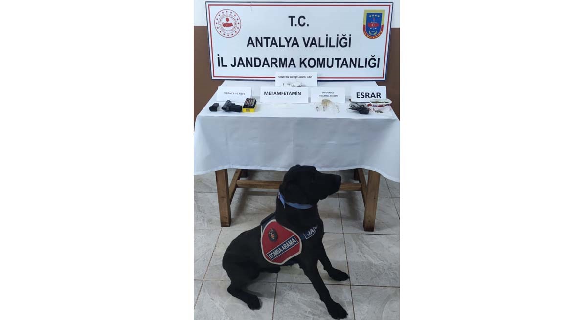 Gerçekleştirilen Önleme Aramasında Uyuşturucu Madde Ele Geçirildi 01